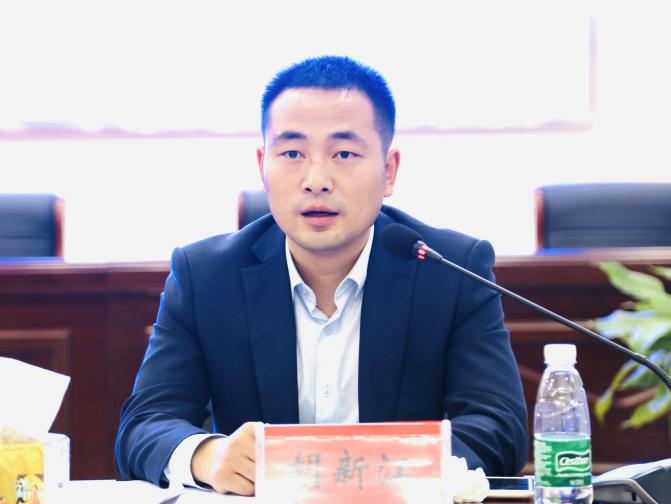 胡新江.jpg