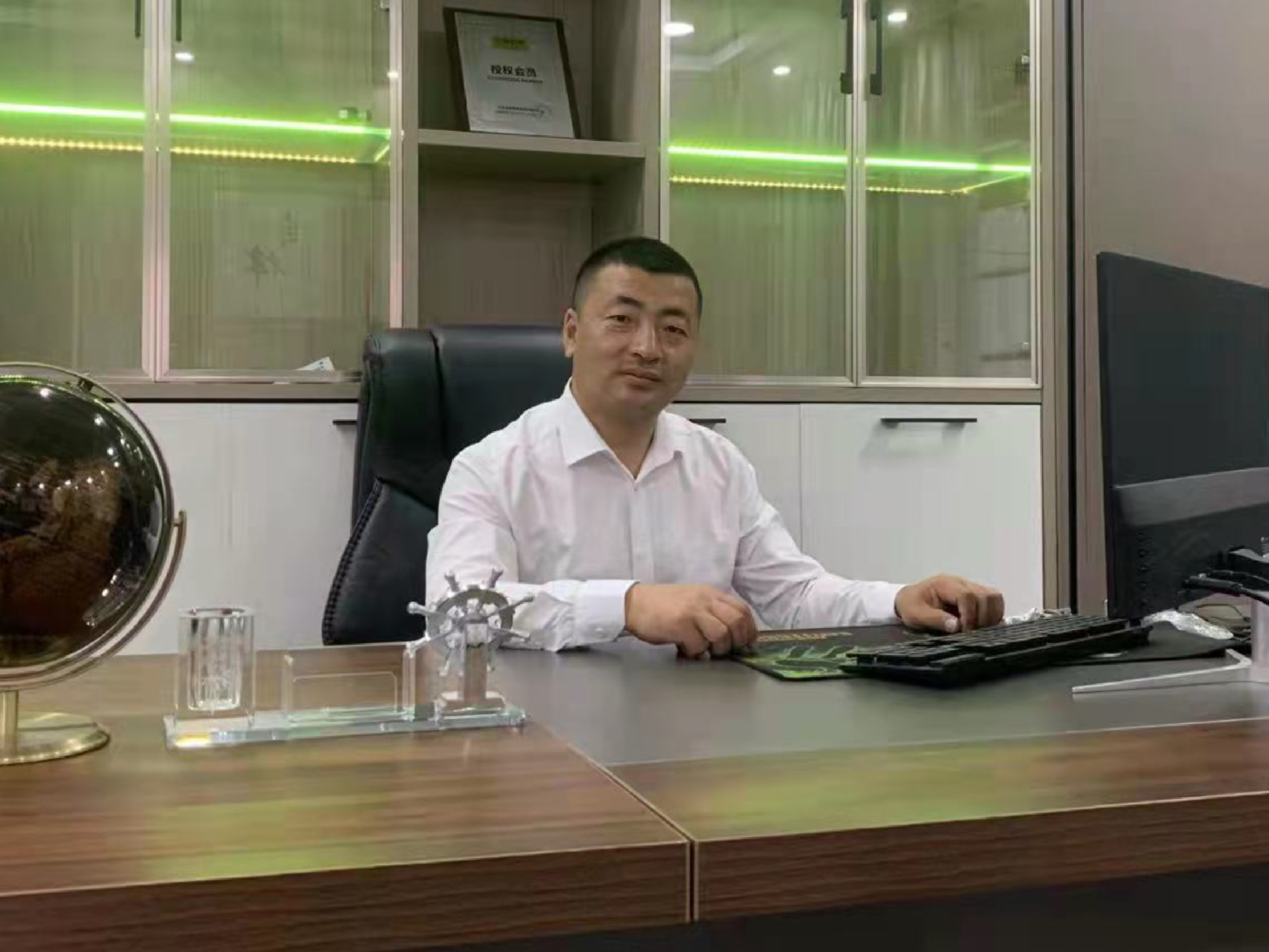 吕晓东.jpg